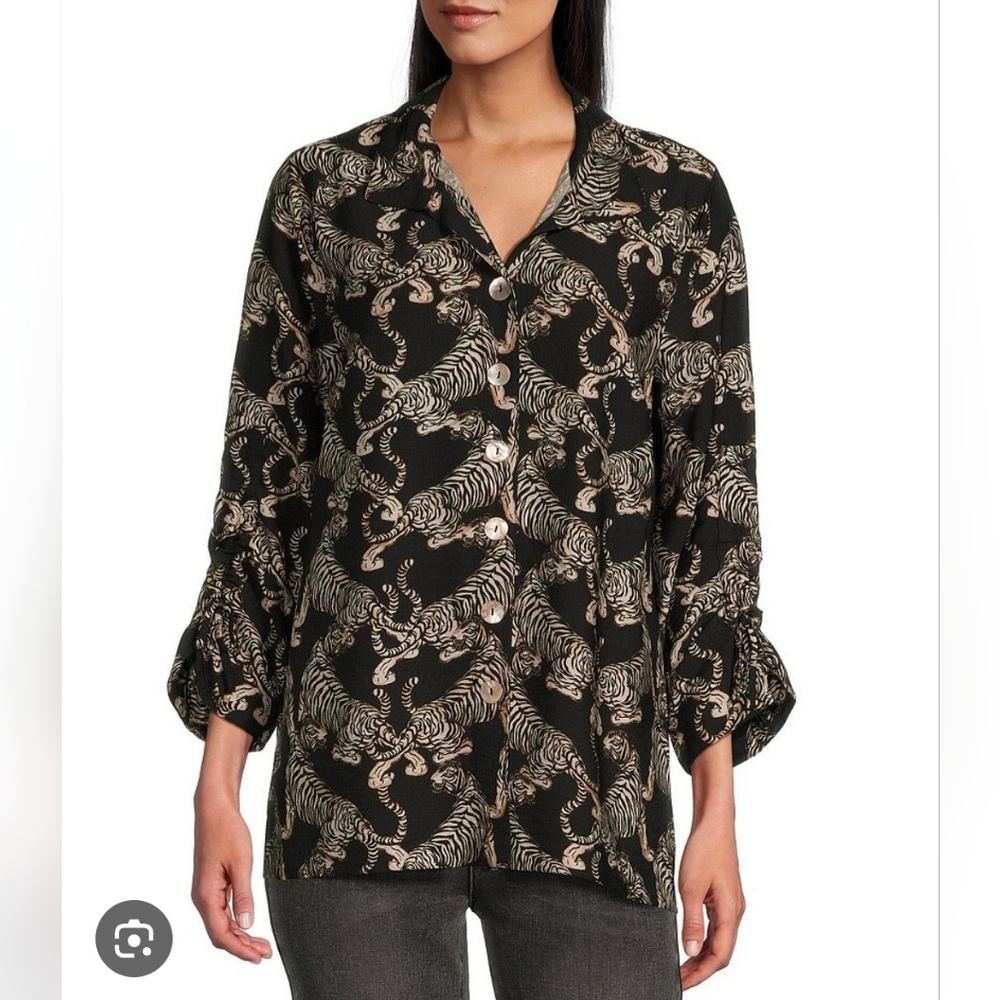 John Mark Printed Wire Collar Button Front Cinch Tie Sleeve Top